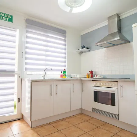 Bonita Con Piscina Privada Ferienhaus