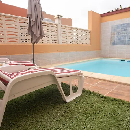 Bonita Con Piscina Privada Feriehus